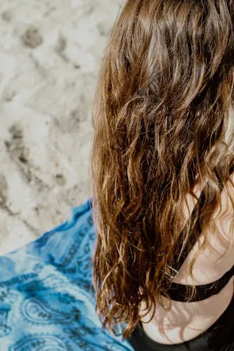Woman with 2C deep waves hair texture